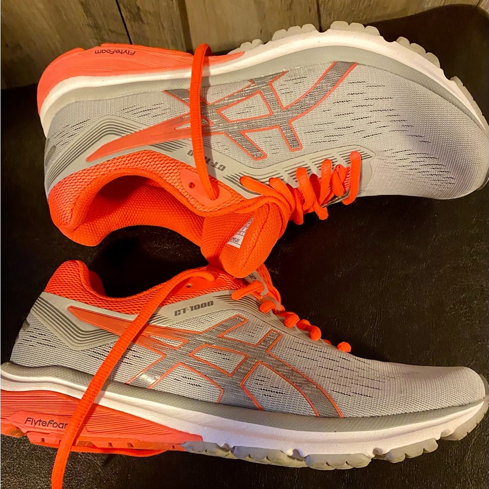 Women’s ASICS sneakers size 9 GT 1000